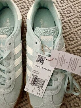 NWT GAZELLE BOLD SHOES, size 5 1/2